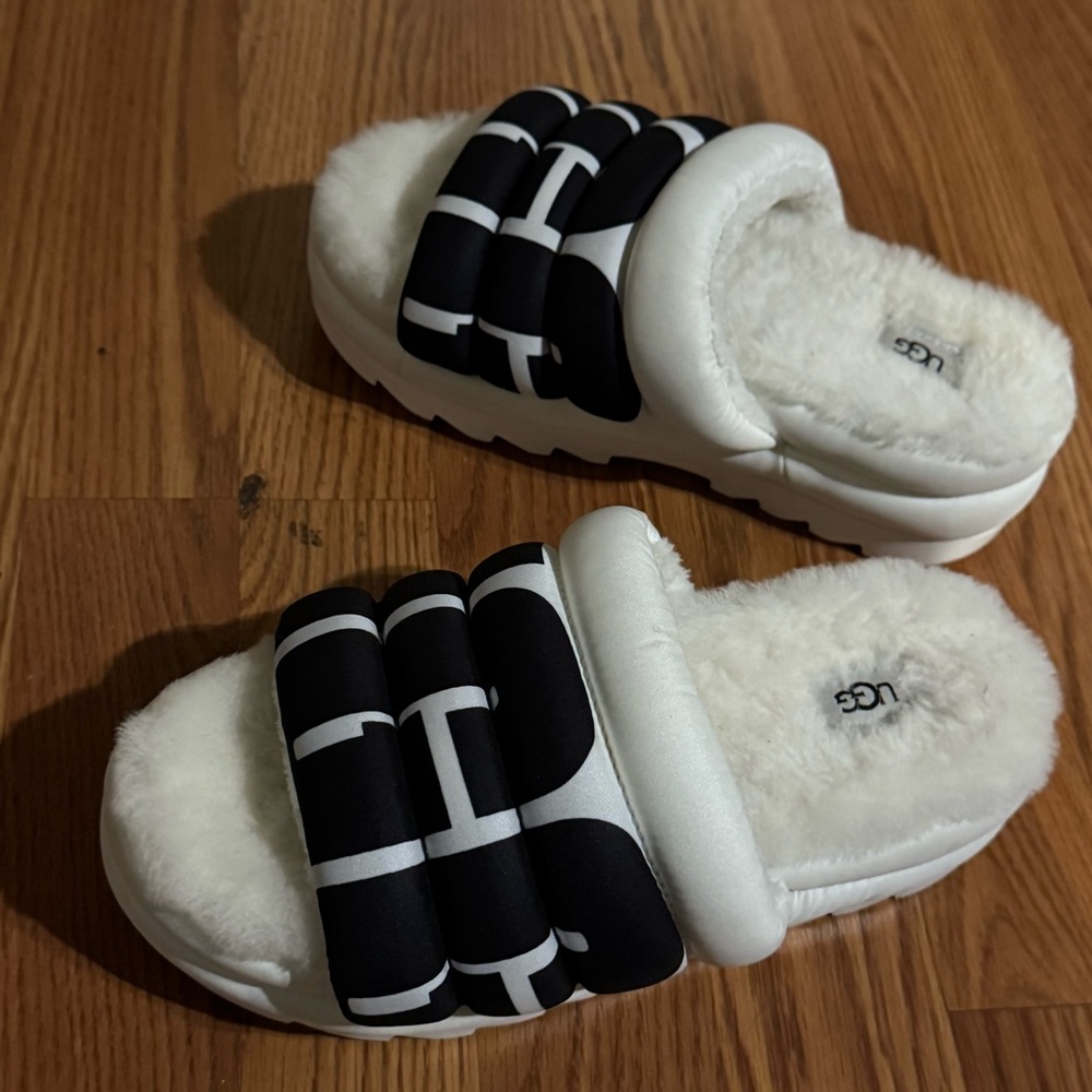 UGG Maxi Slide Logo Black & White Platform Slippers Size 7 - Picture 4 of 11